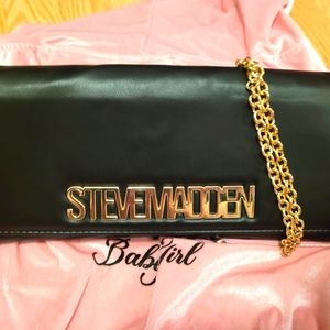 STEVE MADDEN BLACK CLUTCH WITH GOLD CHAIN (NEW WITH TAGS)